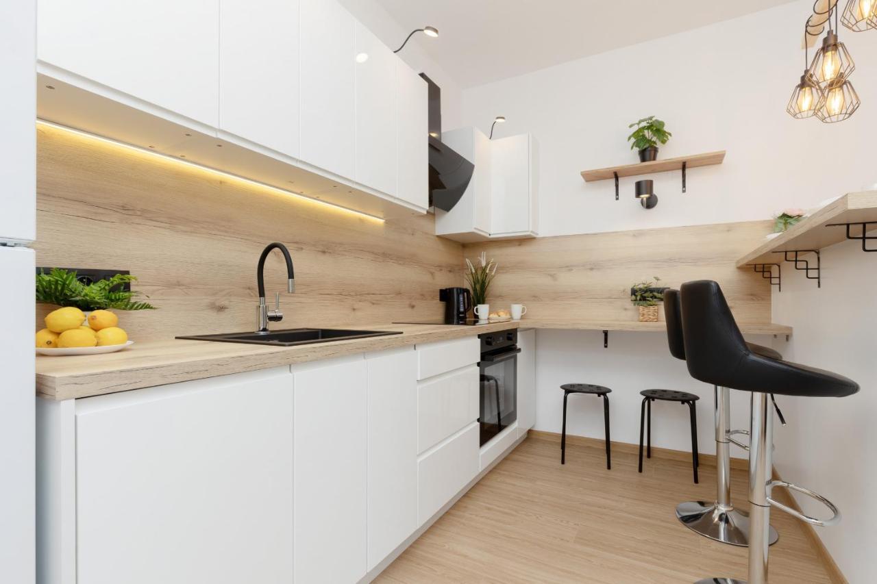 Roomy Apartment Oczapowskiego In Bielany By Noclegi Renters Varsóvia Exterior foto